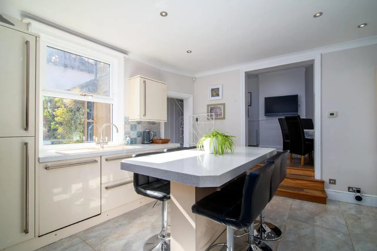 5Br Family Home With Private Garden In Portslade